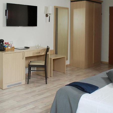 Hotel De La Vieille Tour ลาตูร์เดอเปลซ์ ภายนอก รูปภาพ