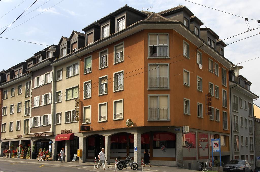 Hotel De La Vieille Tour ลาตูร์เดอเปลซ์ ภายนอก รูปภาพ