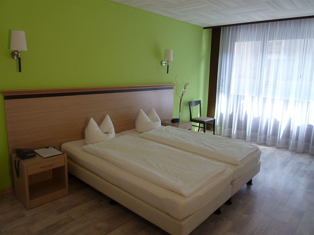 Hotel De La Vieille Tour ลาตูร์เดอเปลซ์ ภายนอก รูปภาพ