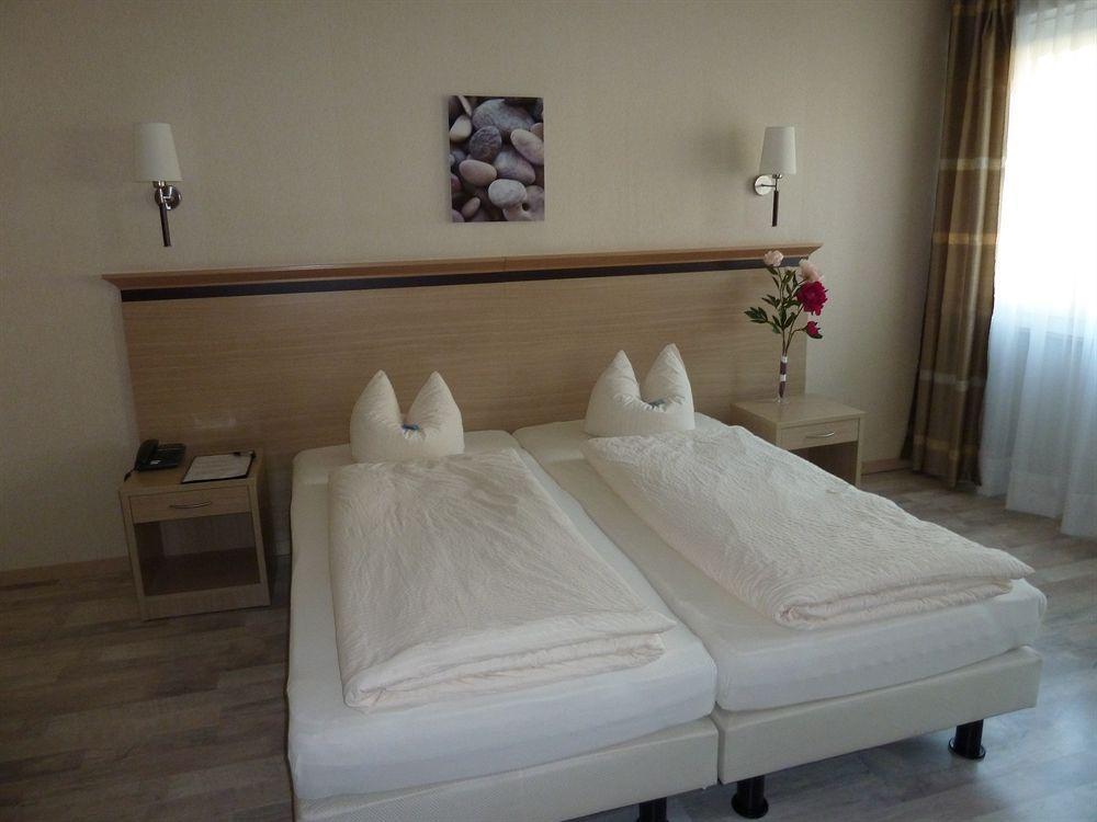 Hotel De La Vieille Tour ลาตูร์เดอเปลซ์ ภายนอก รูปภาพ
