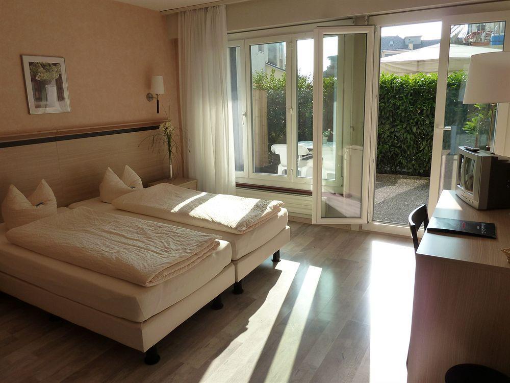 Hotel De La Vieille Tour ลาตูร์เดอเปลซ์ ภายนอก รูปภาพ