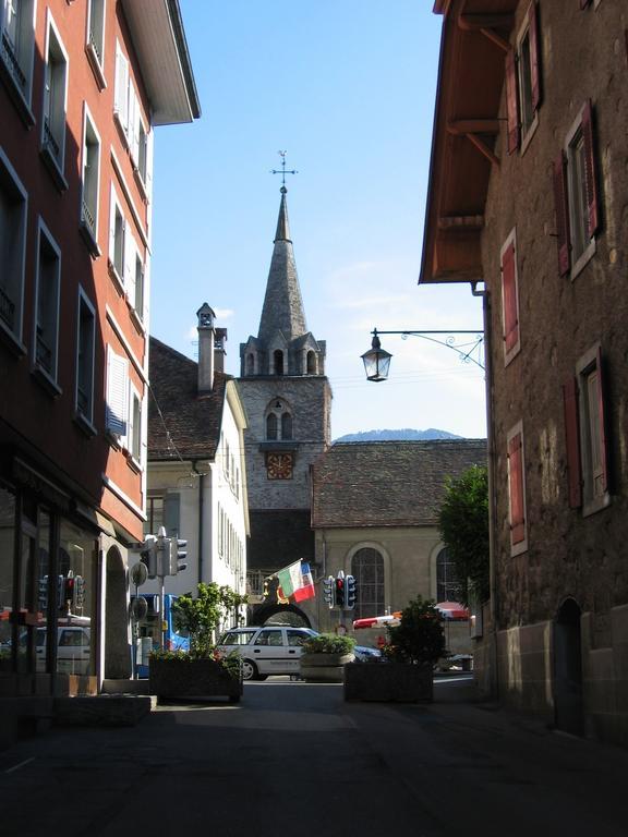 Hotel De La Vieille Tour ลาตูร์เดอเปลซ์ ภายนอก รูปภาพ