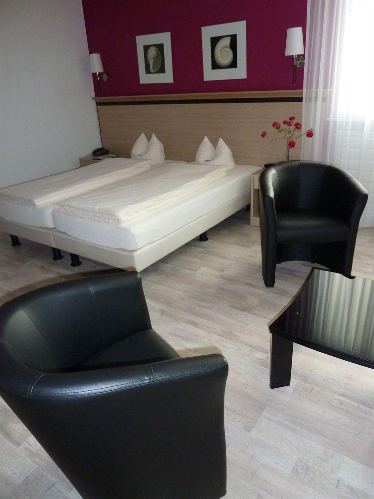 Hotel De La Vieille Tour ลาตูร์เดอเปลซ์ ภายนอก รูปภาพ