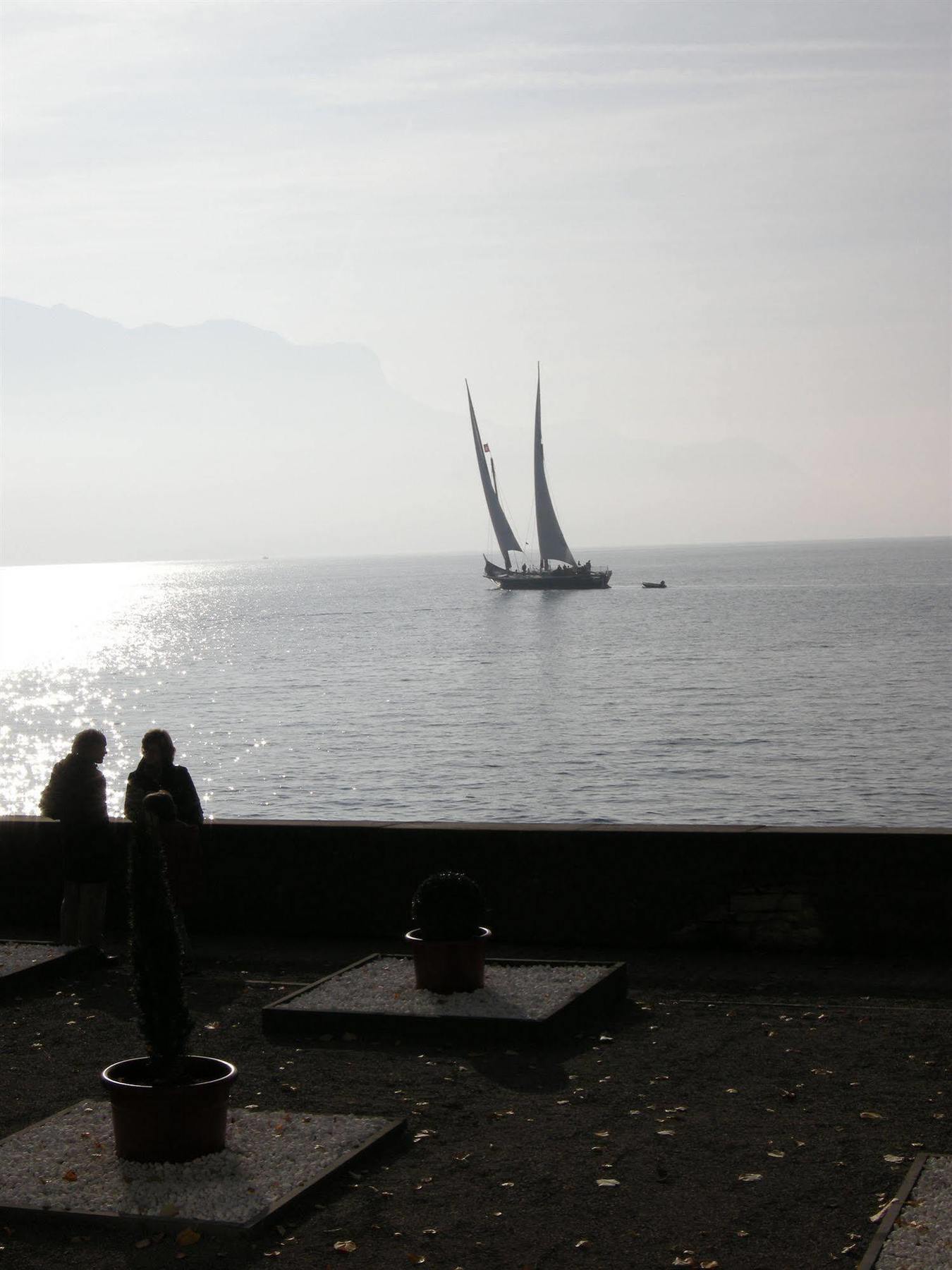Hotel De La Vieille Tour ลาตูร์เดอเปลซ์ ภายนอก รูปภาพ