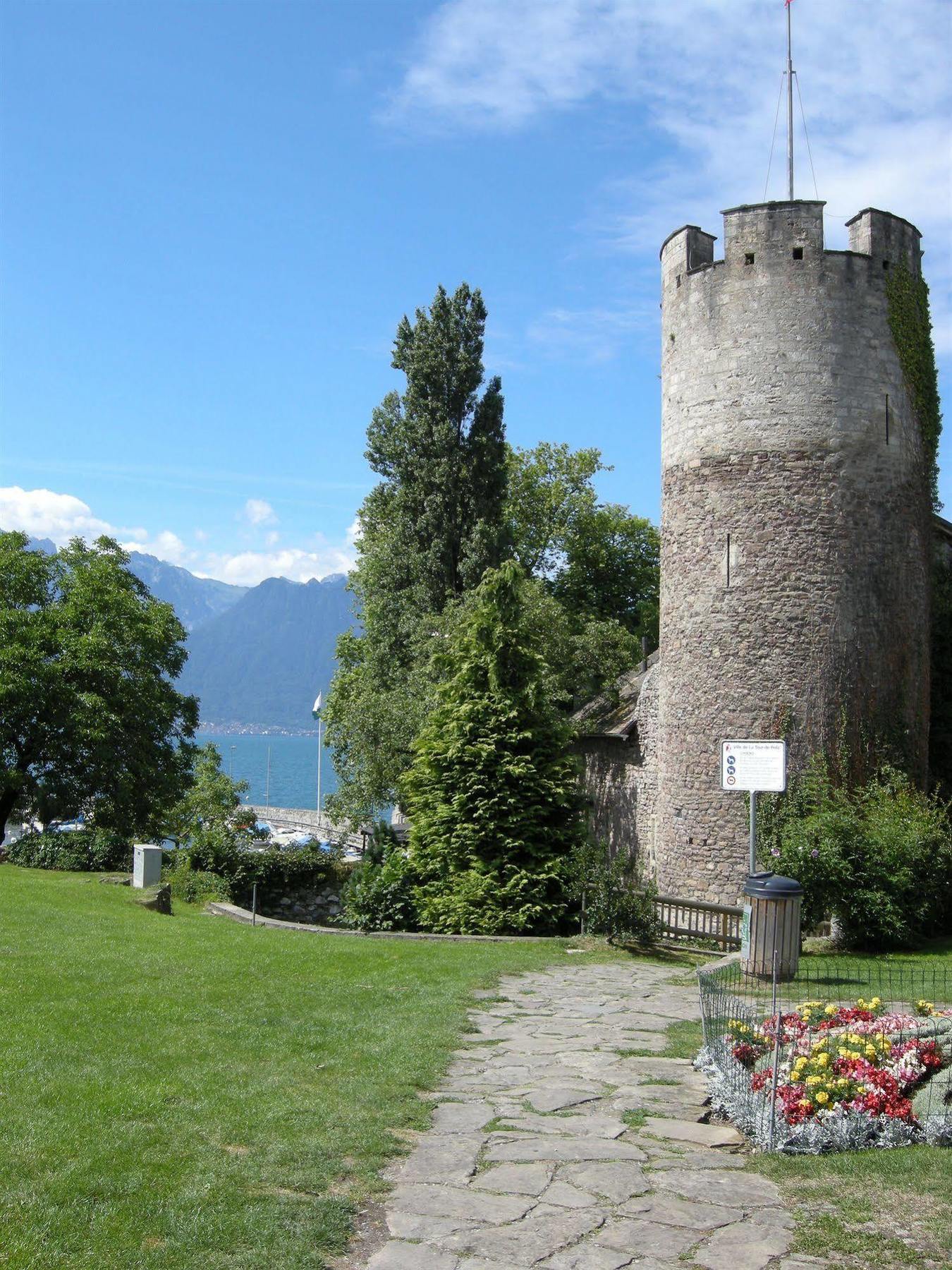 Hotel De La Vieille Tour ลาตูร์เดอเปลซ์ ภายนอก รูปภาพ