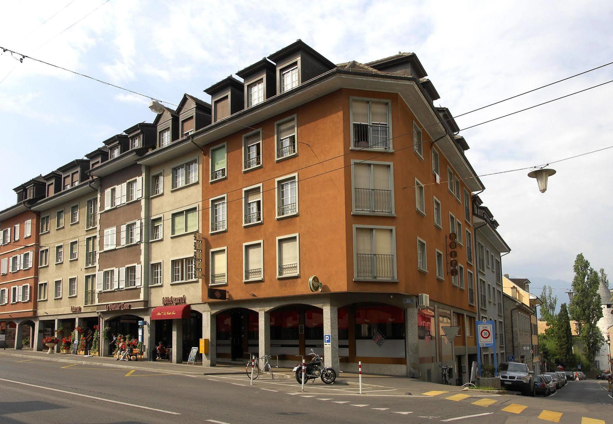 Hotel De La Vieille Tour ลาตูร์เดอเปลซ์ ภายนอก รูปภาพ