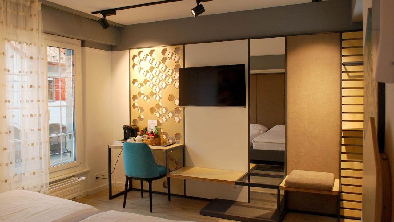Hotel De La Vieille Tour ลาตูร์เดอเปลซ์ ภายนอก รูปภาพ